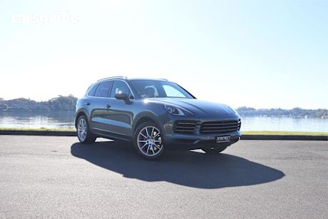 Blue 2018 Porsche Cayenne Wagon