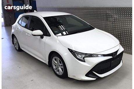 White 2021 Toyota Corolla Hatch ASCENT SPORT F