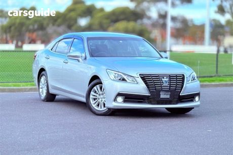 Silver 2014 Toyota Crown Sedan
