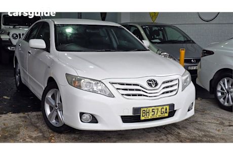 White 2010 Toyota Camry Sedan GRANDE F