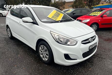 White 2015 Hyundai Accent Hatchback Active