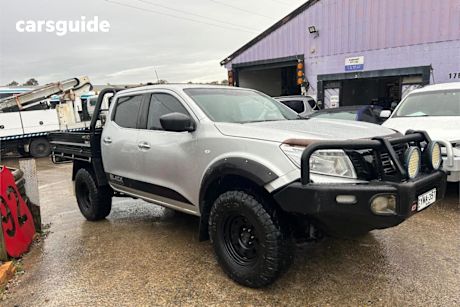 Silver 2018 Nissan Navara Dual Cab Pick-up ST (4X4) Black Edition