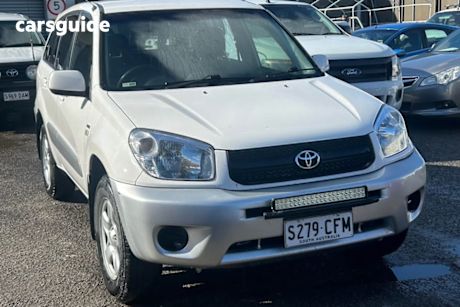White 2004 Toyota RAV4 Wagon Cv (4X4)