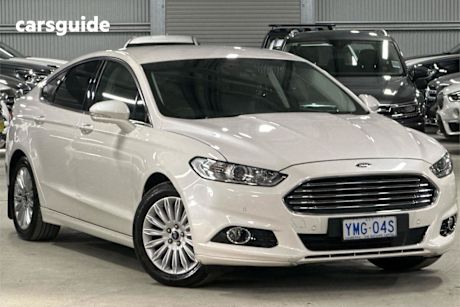 White 2016 Ford Mondeo Hatchback Trend