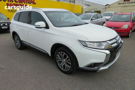 White 2016 Mitsubishi Outlander Wagon LS