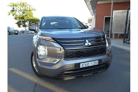 Grey 2023 Mitsubishi Outlander SUV ES F