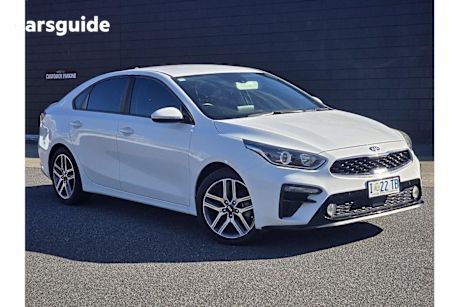 White 2018 Kia Cerato Sedan SPORT F