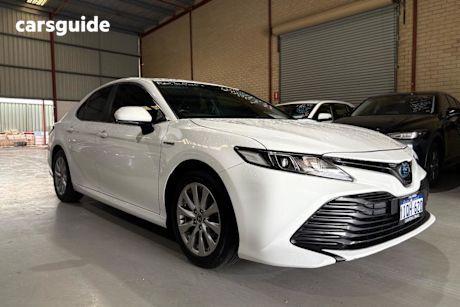 White 2019 Toyota Camry Sedan ASCENT HYBRID AXVH71R
