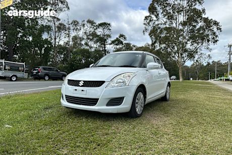White 2015 Suzuki Swift Hatchback Gl