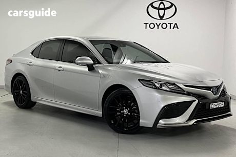 Silver 2021 Toyota Camry Sedan Hybrid