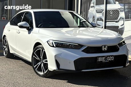 White 2024 Honda Civic Hatchback E:hev L