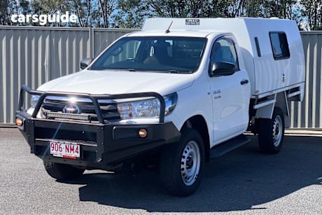 White 2017 Toyota Hilux Dual Cab Chassis Sr (4X4)