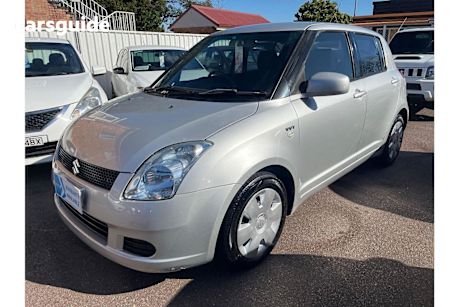Silver 2005 Suzuki Swift Hatch