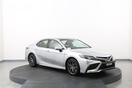 Silver 2023 Toyota Camry Sedan SL Hybrid