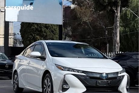 White 2021 Toyota Prius Hatch BASE (HYBRID)