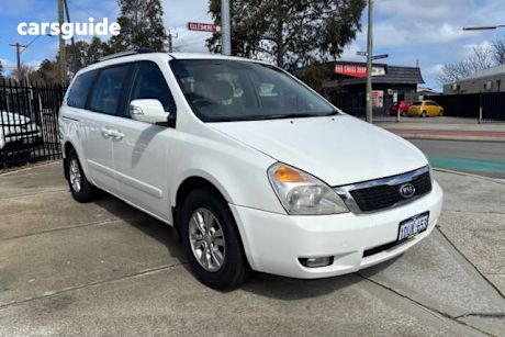 White 2011 Kia Grand Carnival Wagon Si