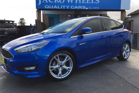 Blue 2018 Ford Focus Hatchback Titanium