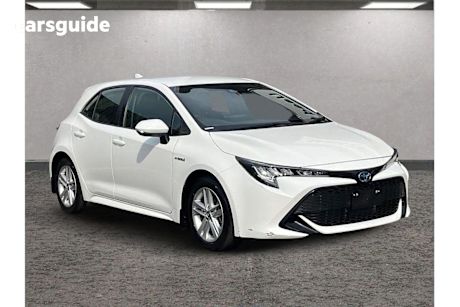 White 2022 Toyota Corolla Hatch ASCENT SPORT HYBRID F