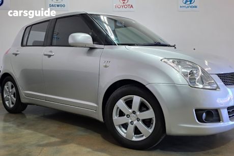 Silver 2007 Suzuki Swift Hatchback S