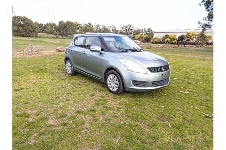 Green 2011 Suzuki Swift Hatchback Gl