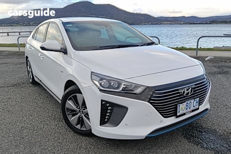 White 2019 Hyundai Ioniq Hatchback Plug-IN Hybrid Premium