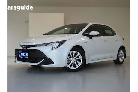 White 2023 Toyota Corolla Hatch ASCENT SPORT HYBRID F