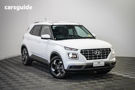 White 2025 Hyundai Venue Wagon Elite (black) Sunroof