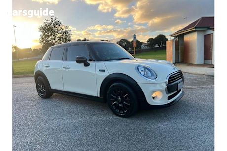 White 2018 Mini Cooper Hatchback 5D Hatch