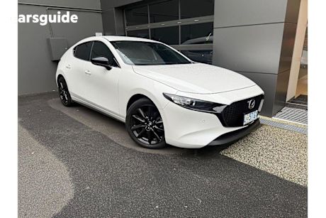 White 2023 Mazda Mazda3 Hatch G25 EVOLVE SP F