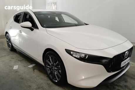White 2025 Mazda 3 Hatchback G20 Evolve