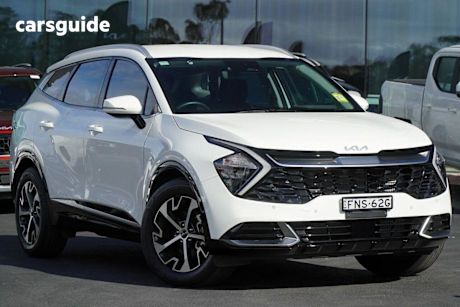 White 2025 Kia Sportage Wagon SX (awd)