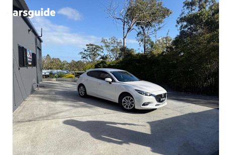 White 2018 Mazda Mazda3 Hatch MAXX SPORT F
