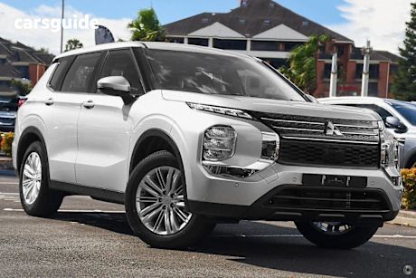Silver 2024 Mitsubishi Outlander Wagon ES F