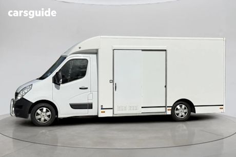 White 2018 Renault Master Commercial