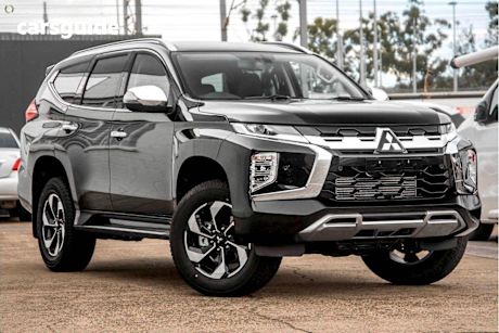 Black 2024 Mitsubishi Pajero Sport SUV EXCEED 4X4