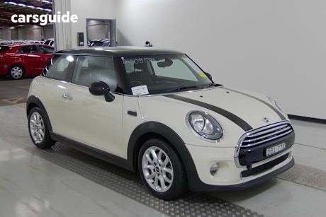 White 2015 Mini Cooper Hatchback