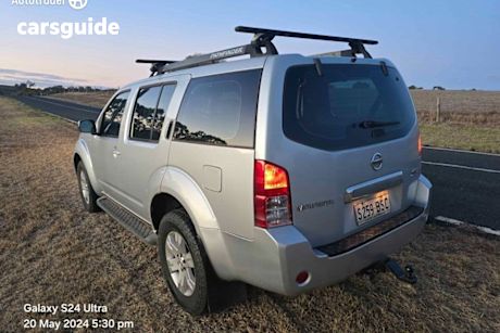 Silver 2007 Nissan Pathfinder Wagon St-L (4X4)