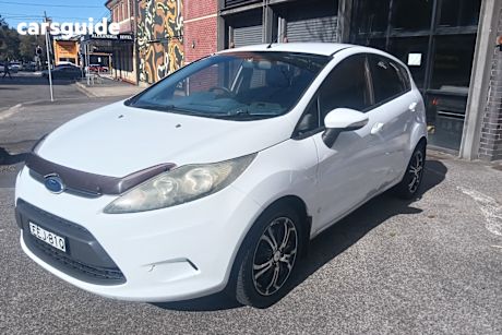 White 2010 Ford Fiesta Hatchback Lx