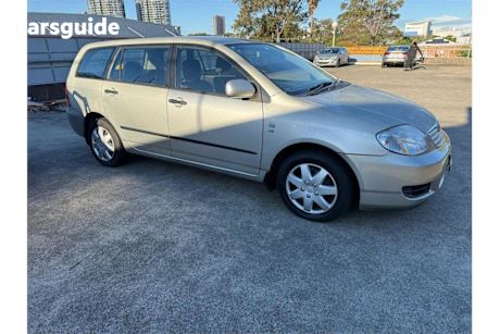 Silver 2004 Toyota Corolla Wagon ASCENT F