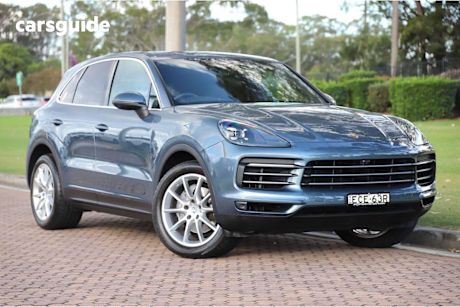 Blue 2019 Porsche Cayenne Wagon