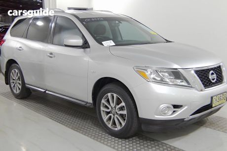 Silver 2014 Nissan Pathfinder Wagon ST (4X2)