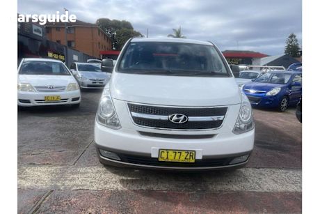 White 2014 Hyundai Imax Wagon
