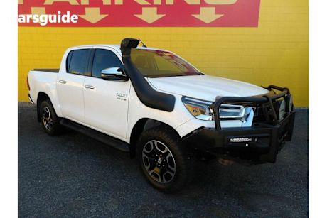 White 2020 Toyota Hilux Double Cab Pick Up Sr5 (4X4)