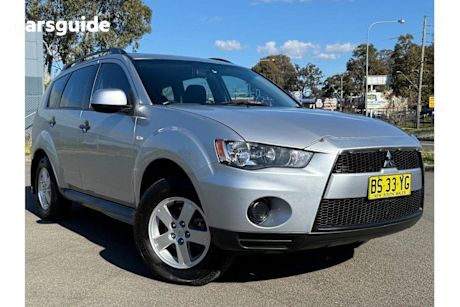 Silver 2011 Mitsubishi Outlander Wagon Ls