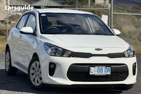 White 2017 Kia RIO Hatchback S