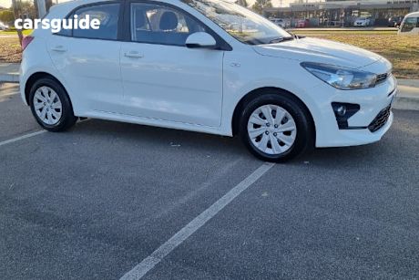 White 2022 Kia RIO Hatchback S