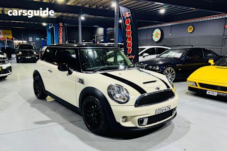 Cream 2013 Mini Cooper Hatchback S Bayswater
