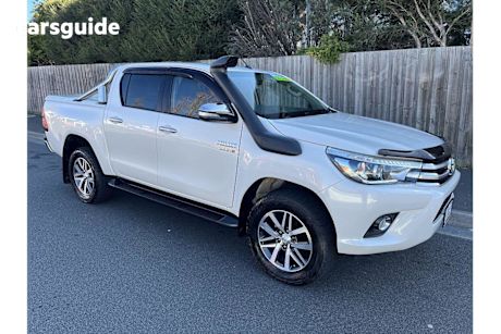 White 2017 Toyota Hilux Dual Cab Utility Sr5 (4X4)