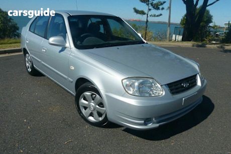 Silver 2005 Hyundai Accent Hatchback 1.6