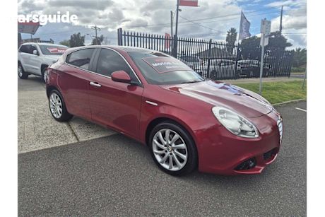 Red 2013 Alfa Romeo Giulietta Hatchback Distinctive